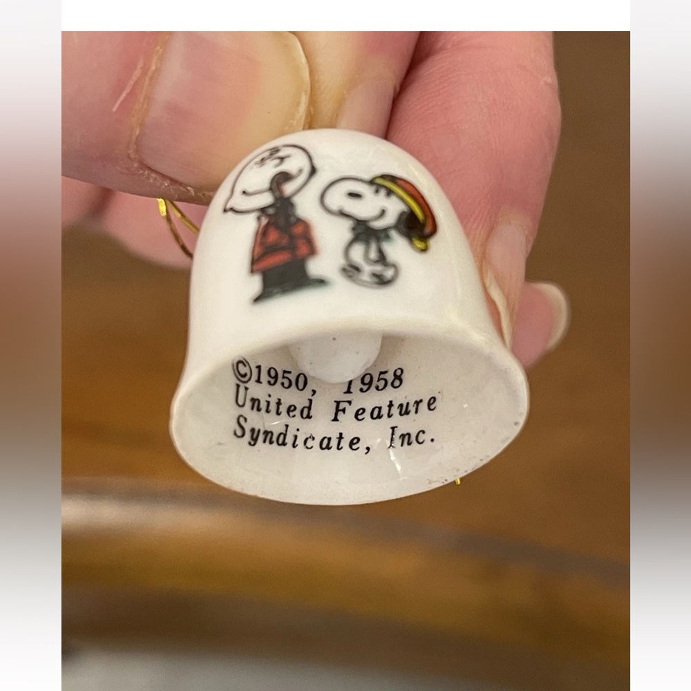 VINTAGE PEANUTS SNOOPY & CHARLIE BROWN TINY CERAMIC BELL CHRISTMAS ORNAMENT - Picture 3 of 5